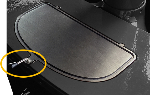 トップローディング方式のフタの取手をステンレス溶接し、一体化したことにより、堅固になりました。