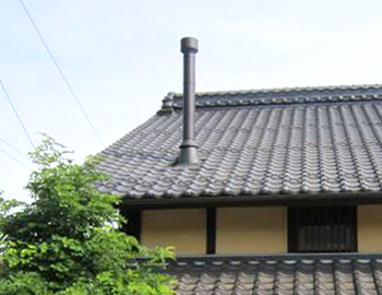 現代の薪ストーブを江戸時代からの家に6